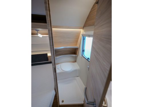 Knaus Sudwind 450 FU ROUND SEATING, MOVER, AWNING photo: 16