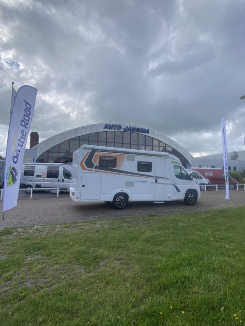 Weinsberg Pepper 600 Peugeot 163 HP, Semi-integrated, 2 Single beds, Garage, Automatic dish / LCD Camper Centrum On the Road at Noorderringweg 4 in Marum. photo: 6