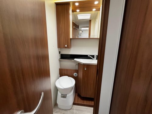 Pilote P 706 GJ Motorhome, 4 berths photo: 9