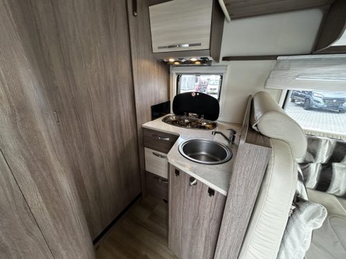 B&uuml;rstner Ixeo IT 700 Queensbett/Hubdach/39.000km Foto: 11