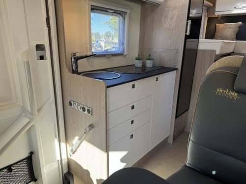 B&uuml;rstner Lyseo Time 690 G Skyline Edition 140 PS 8-Gang AUTOMAAT Euro6 Fiat Ducato **Einzelbetten/Thule V16 Lift Fahrradtr&auml;ger/Satellit Foto: 8