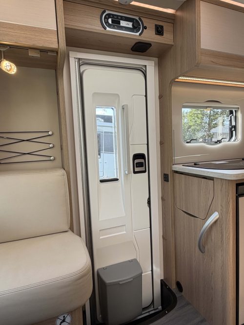 LMC Cruiser V646 photo: 14