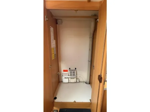 Fendt Saphir 470 TF French bed dinette toilet photo: 11