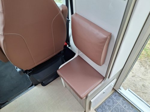 B&uuml;rstner Travel Van 620 T 9G AUTOMAAT-COMPACT MODEL Foto: 5