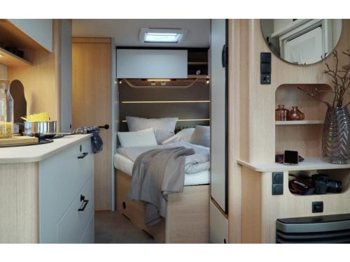 LMC Style 440 D model 2027, French bed photo: 18