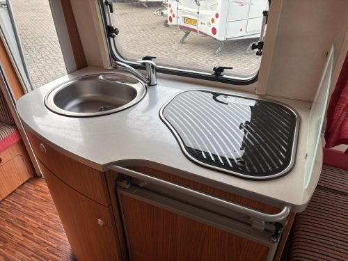 Eriba Touring Triton 430 Thule Kassettenmarkise Foto: 4