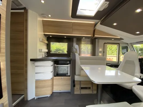 Adria Sonic Plus 700 DC Automatic | Roof air conditioning Level photo: 10