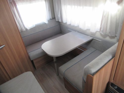 Weinsberg CaraOne Edition HOT 390 MET VOORTENT Foto: 3