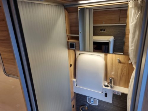 Hymer Yellowstone 640 Automaat 180 PK Foto: 10