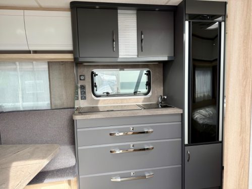 Hobby De Luxe 460 UFE Franz&ouml;sisches Bett & Rundsitzgruppe! Foto: 18