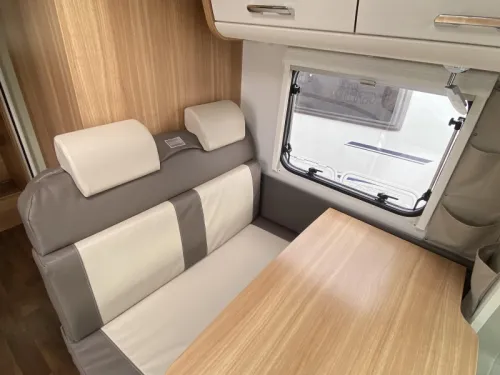 Dethleffs Advantage Single beds price stunt photo: 3