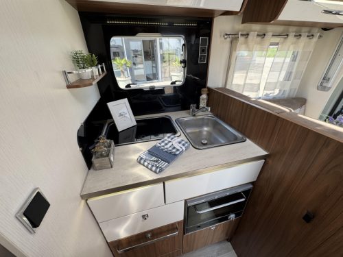 Pilote Essentiel P 706 Queensbed Pop-top roof  photo: 16