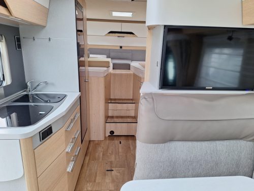 Hymer BMC-T 580 -2 SINGLE BEDS-AUTOMATIC photo: 3
