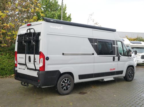 Sunlight Cliff 600 XV, 6 Meter Buscamper, Transverse bed photo: 23