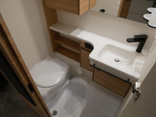 Dethleffs Summer Edition 530 DR U-shaped dinette + Queensbed photo: 14