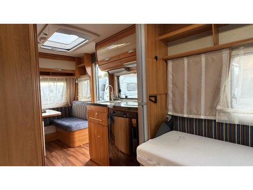 Eriba Nova 480 GL Einzelbetten Sitzgruppe Foto: 2