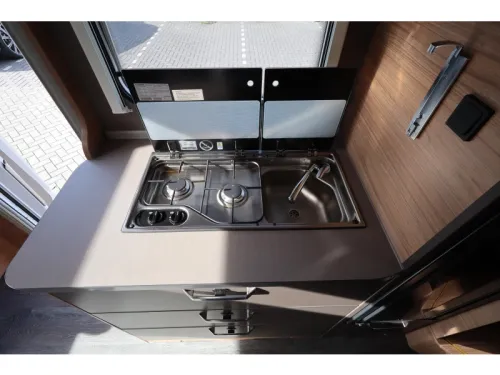 Weinsberg CaraSuite 650 MEG Camas individuales y cama elevable foto: 10