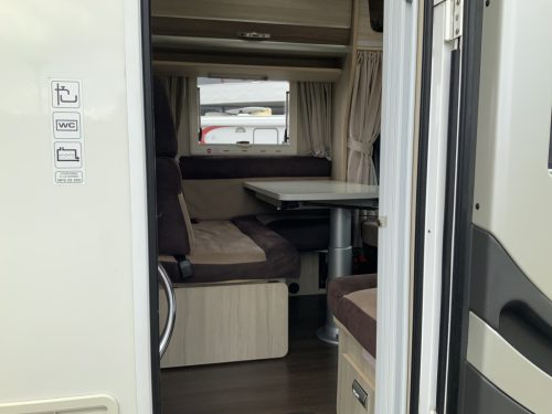Laika Exclusieve Ecovip AUTOMATIC, 2.3 Multijet 150 HP, Semi-integrated, Queen bed, Half-dinette, Swivel seats Motorhome centre on the road photo: 5