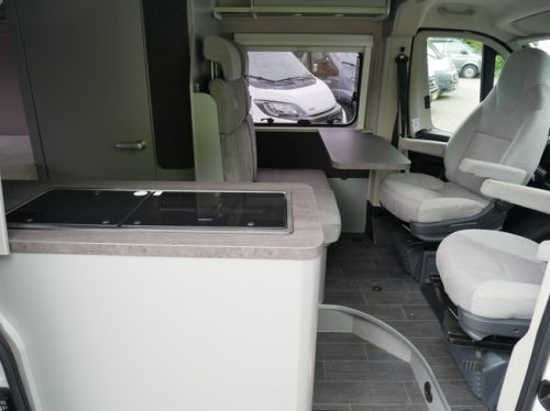 Weinsberg CaraTour, 5.40 Meter Buscamper, Pop-top roof, 4-Person!!! photo: 6