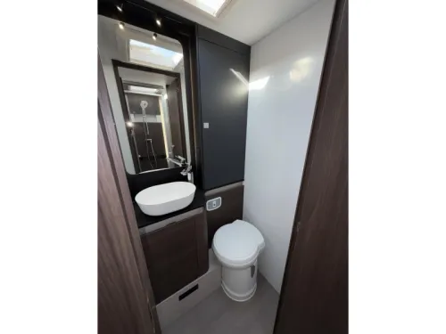 Adria Coral Supreme 670 DL - 180 PS Foto: 17