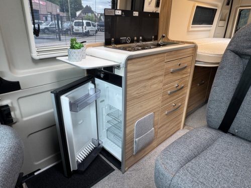 Hymer Yosemite 600 LITS JUMEAUX 160 ch Euro6 Fiat Ducato **Unique/Chauffage diesel/4 places assises/2x batterie auxiliaire/Store/1er propri&eacute;taire/Seulement photo: 9