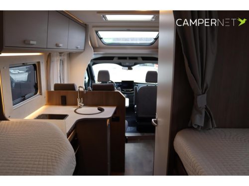Carado T338 165PS Automatik | BR System | LPG Anlage | L&auml;ngsbetten | Wechselrichter | Lithium | Backofen | Solarpaneele | Bearlock | Editio Foto: 19