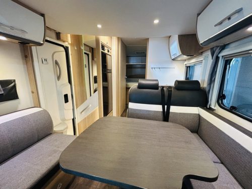 Sunlight T69L Queensbed et lit escamotable en bon &eacute;tat. photo: 13