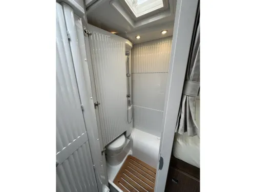Dethleffs Trend 6717 165 HP length bed photo: 15