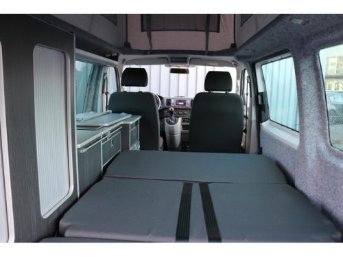 Fourgon am&eacute;nag&eacute; Volkswagen Transporter TDI 150ch Automatique T6 | Climatisation | Si&egrave;ges chauffants | Vitres &eacute;lectriques | 4 couchages | nouvel int&eacute;rieur | R&eacute;frig&eacute;rateur + cong&eacute;lateur | photo : 20