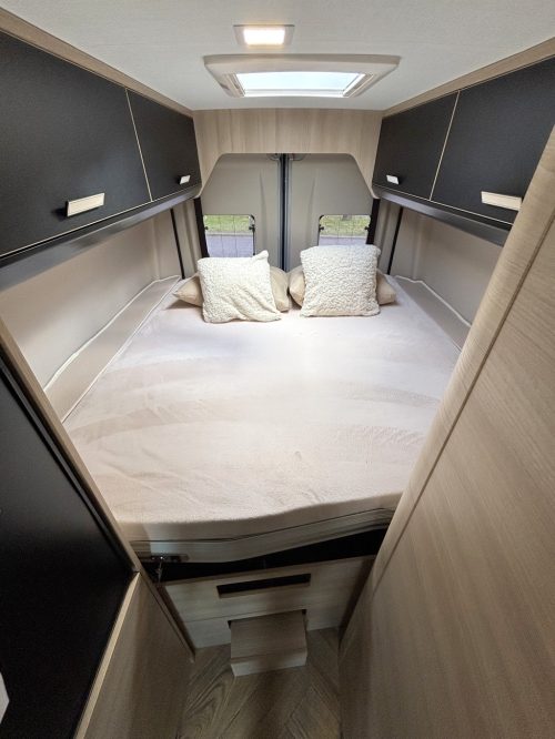 Chausson Sport Line 690 9-SPEED AUTOMATIC POP-TOP ROOF FIAT 8 180HP photo: 2