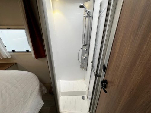 Pilote P 726 FC Camper, Queensbett Foto: 10