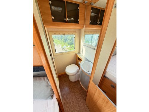 Adria Coral S 680 ST LUCHTVERING / AIRCO / OYSTER SCHOTEL + TV / OVEN / XXL KOELKAST + VRIEZER / CRUISE CONTROL / foto: 14
