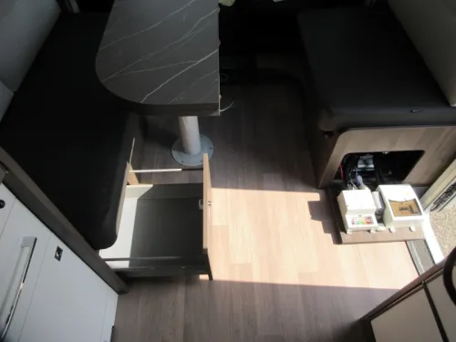 Benimar Cocoon 497 Jung gebraucht mit Carpass Foto: 17