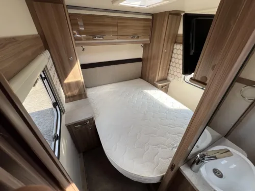 Sprite Cruzer 520 SR Mover Bag awning Queen bed photo: 16