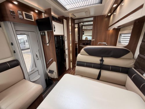 McLouis Nevis 880 G 150HP Queen bed Automatic photo: 6