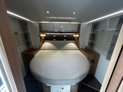 Adria Matrix Plus 670 DC TV & Satellit, Bankklimaanlage Foto: 14