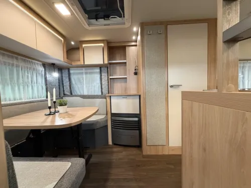 Knaus Sport 460 EU single beds / dinette photo: 19