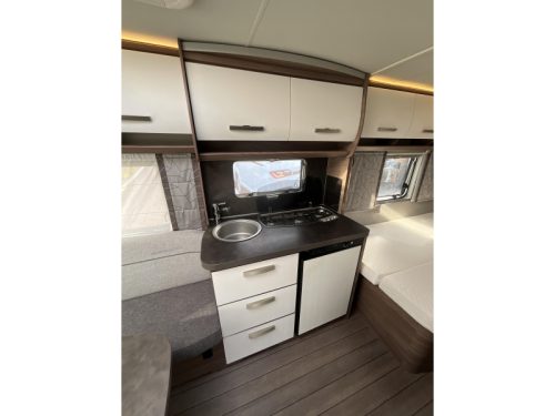 Knaus Sport Silver Selection 450 FU AWNING-AWNING-NEAT photo: 5