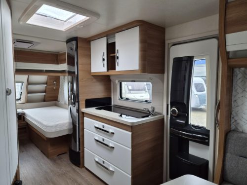 Hobby De Luxe 495 UL Einzelbetten-Mover-Airco Foto: 5