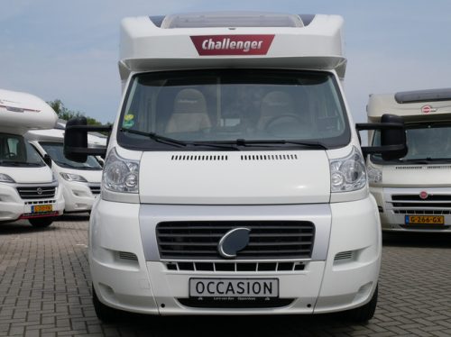 Challenger Birthday 190, Autocaravana Perfilada de 6 metros, Cama elevable foto: 1