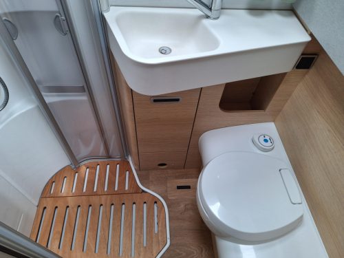 Hymer BMC-T 580 -2 SINGLE BEDS-AUTOMATIC photo: 5
