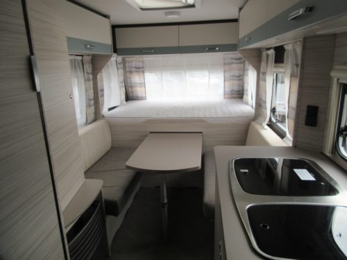 Dethleffs C'Joy 480 QLK FAMILIENWOHNWAGEN, VORZELT Foto: 2