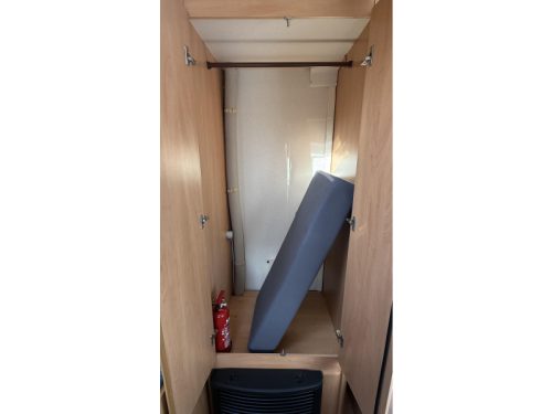Hobby De luxe Easy 400 SF Sitzgruppe Festbett Toilette Foto: 5