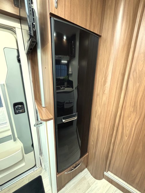 Pilote Sensation 700 P QUEENSBED 6.99M XXL GARAGE CONSTRUCT photo: 7