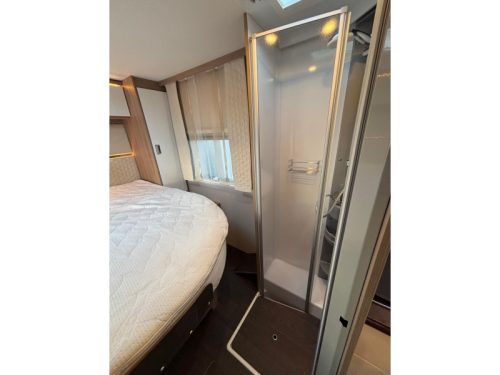 Laika Kosmo 212 leveling system queen bed 7m photo: 20