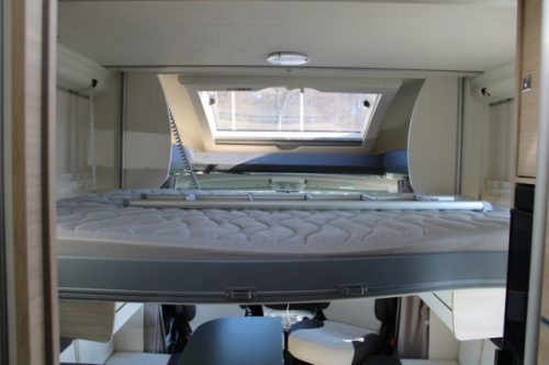 Challenger Graphite Vip Edition T 328 igual Chausson 788 AUTOM&Aacute;TICO Fiat 140 cv equipado con cama Queen y cama abatible 4 pers. (76 foto: 51