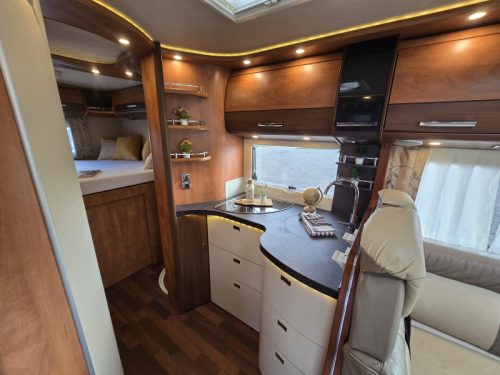Carthago C-Tourer I 147 Levelsysteem ALKO Chassis Foto: 9