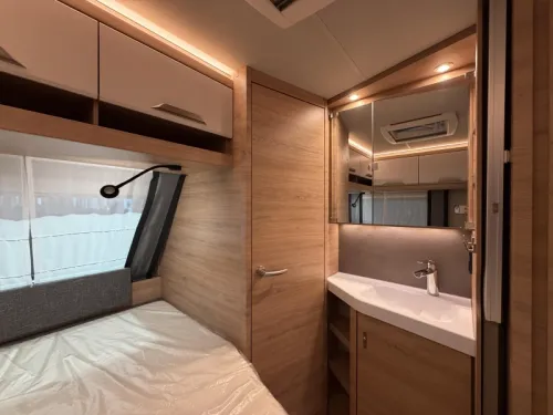 Knaus Sudwind Black Selection 450 FU Dachklimaanlage / franz&ouml;sisches Bett Foto: 19