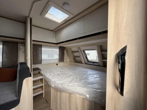 Hobby De Luxe 545 KMF sfeer-3bed-c6e-vloerv-etc Foto: 4