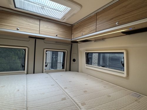 Hymer Yosemite 600 LITS JUMEAUX 160 ch Euro6 Fiat Ducato **Unique/Chauffage diesel/4 places assises/2x batterie auxiliaire/Store/1er propri&eacute;taire/Seulement photo: 16